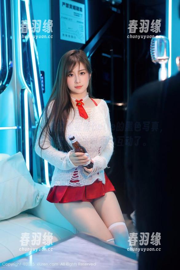 秀人网 - 看这媛媛酱belle的黑色写真，高清得我都想实时和她互动了。