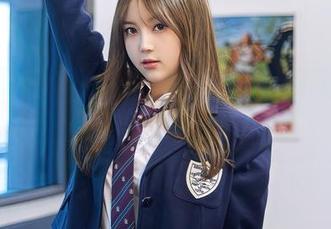 秀人网 - 陆萱萱cecillia美脚写真集，居然让人意外地想给她买双鞋。