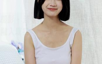 绮梦摄影 - 连衣裙下的小艺，似乎再也不愿意融入现实，哦，这算是小小的逃避吗？