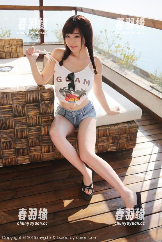美媛馆-久久Aimee 美媛馆 - 下载这套图,让久久Aimee的连衣裙陪你走天涯,哪怕只是在沙发上。