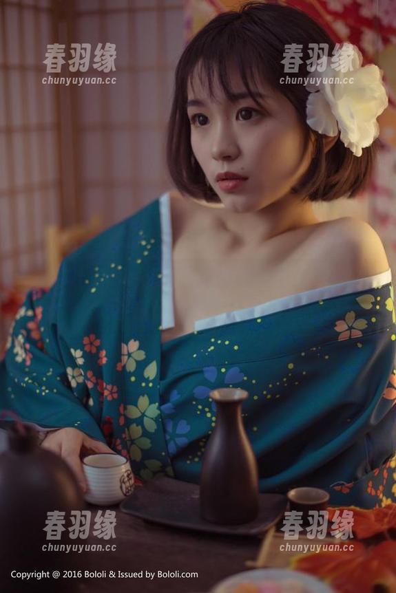 菠萝社 - Suki朱忆音和她的那条丝袜，竟然成了作品全场的焦点