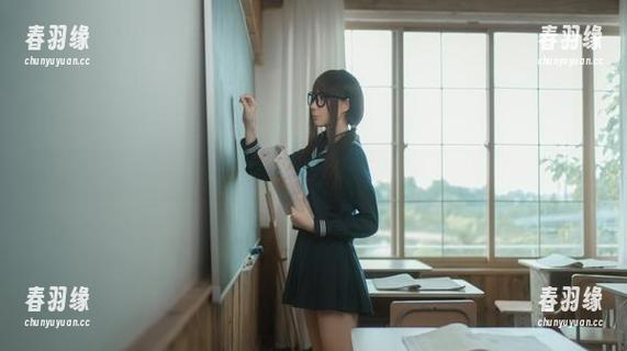图片中的西园寺南歌与白丝：我能不能说这挂着一丝玩世不恭？