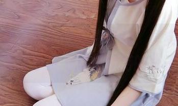 这泳池里的西尔酱高清资源，真实得像我每天窝沙发上总想梦游的样子。