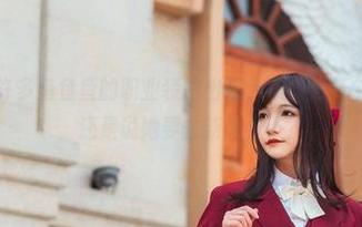 弄个原图把许多鱼鱼鱼的职业装拍出来，是想为某个部门招人吗，还是说她要去新岗位了？