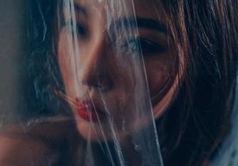 轰趴猫 - 小鹿乱撞！苏小暖的“女友”套图好像怎么回事，让我想起了那年夏天。